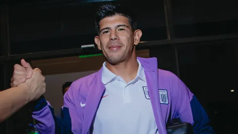 Esteban Pavez debutó en la Copa Libertadores, pero sufrió una desafortunada lesión.
