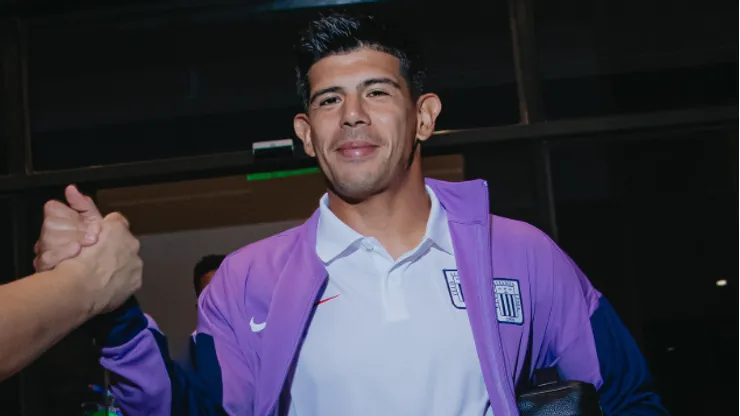 Esteban Pavez debutó en la Copa Libertadores, pero sufrió una desafortunada lesión.