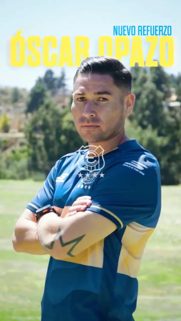 Óscar Opazo posó con la camiseta de Everton. (Captura Everton).