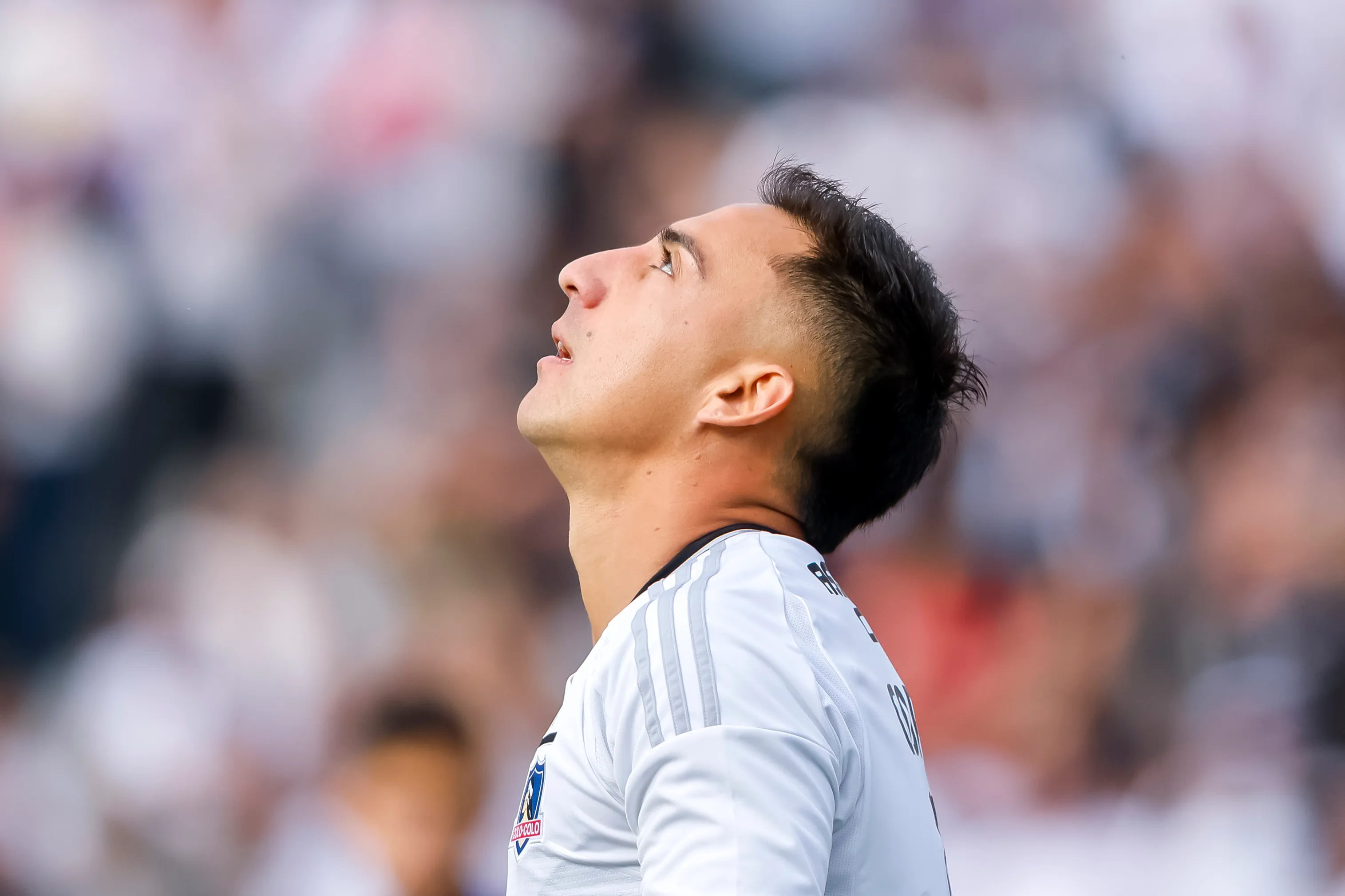Javier Correa está con pie y medio afuera del partido de Colo Colo con O’Higgins. Foto: Photosport.