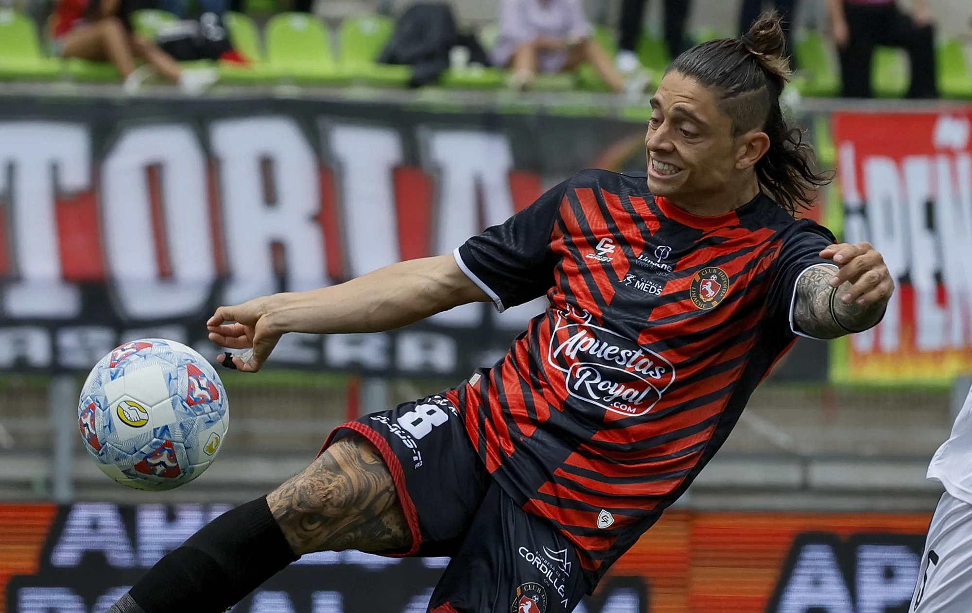 Montecinos y el puntero Limache irán contra la U de Paqui Meneghini.