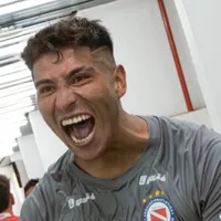 Cortés se gana nuevo apodo en Argentinos y se llena de elogios