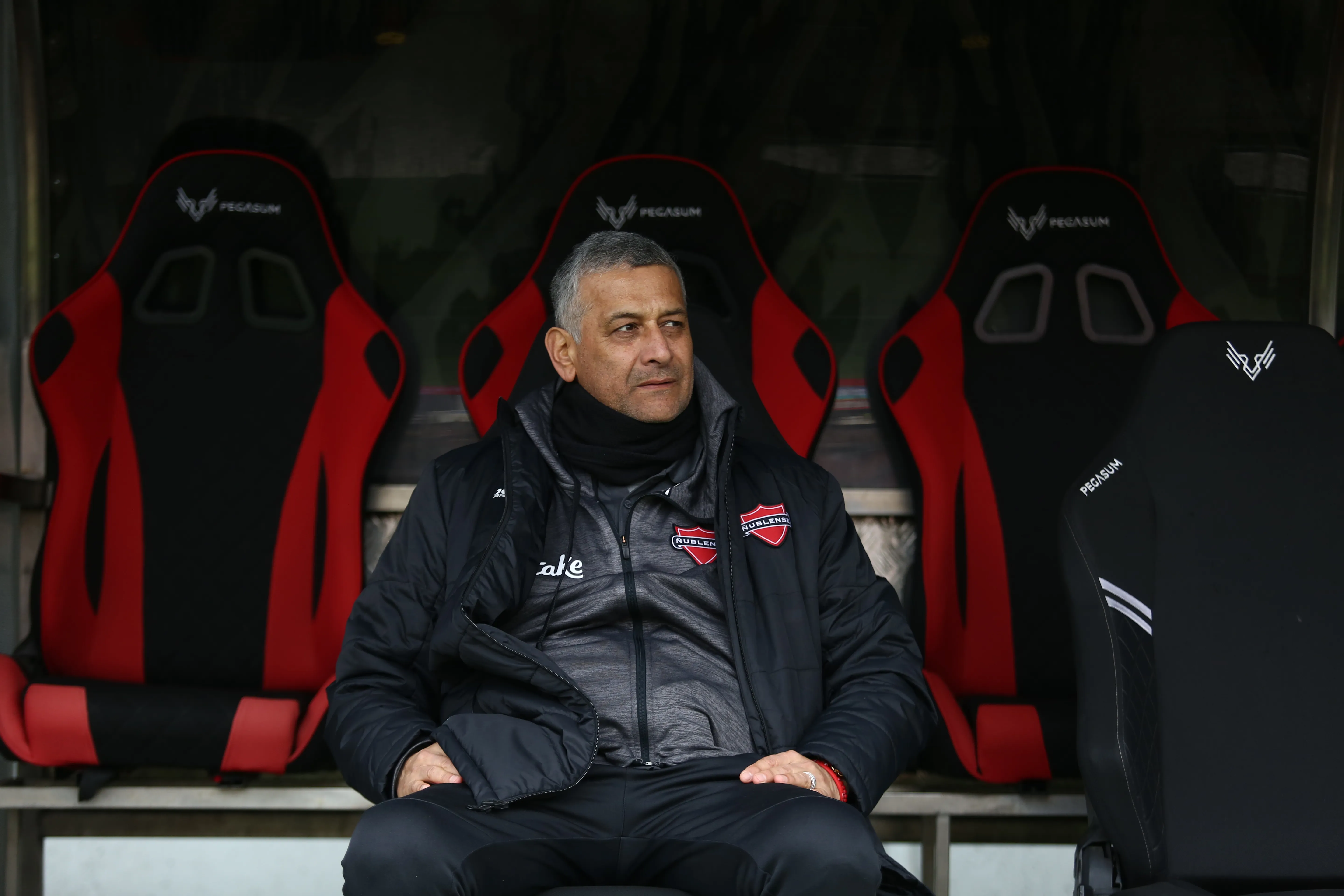 Ronald Fuentes reemplazó a Francisco Arrué en Ñublense durante 2025. Pero no renovó en los Diablos Rojos. (Mauricio Ulloa/Photosport).