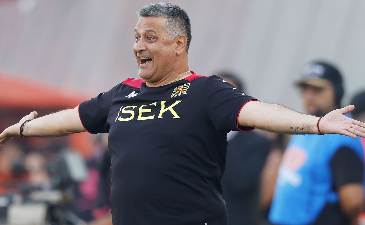 Debutó de ‘9’, jugó el Mundial con la Roja como defensor y se ríe de su inolvidable apodo: “La cagá que me mandé…”