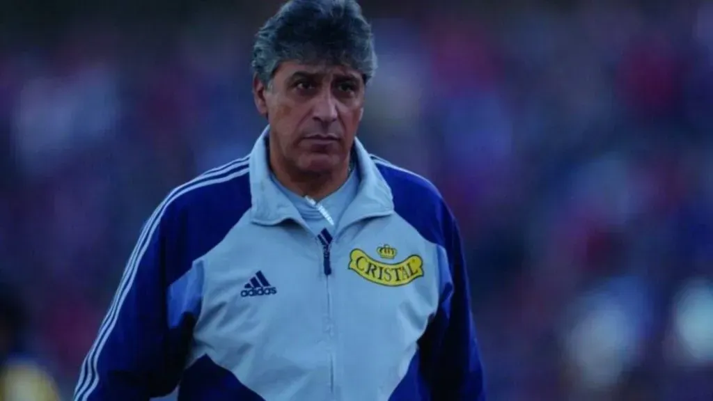 Héctor Pinto y el palo a Paqui Meneghini en la banca de la U.