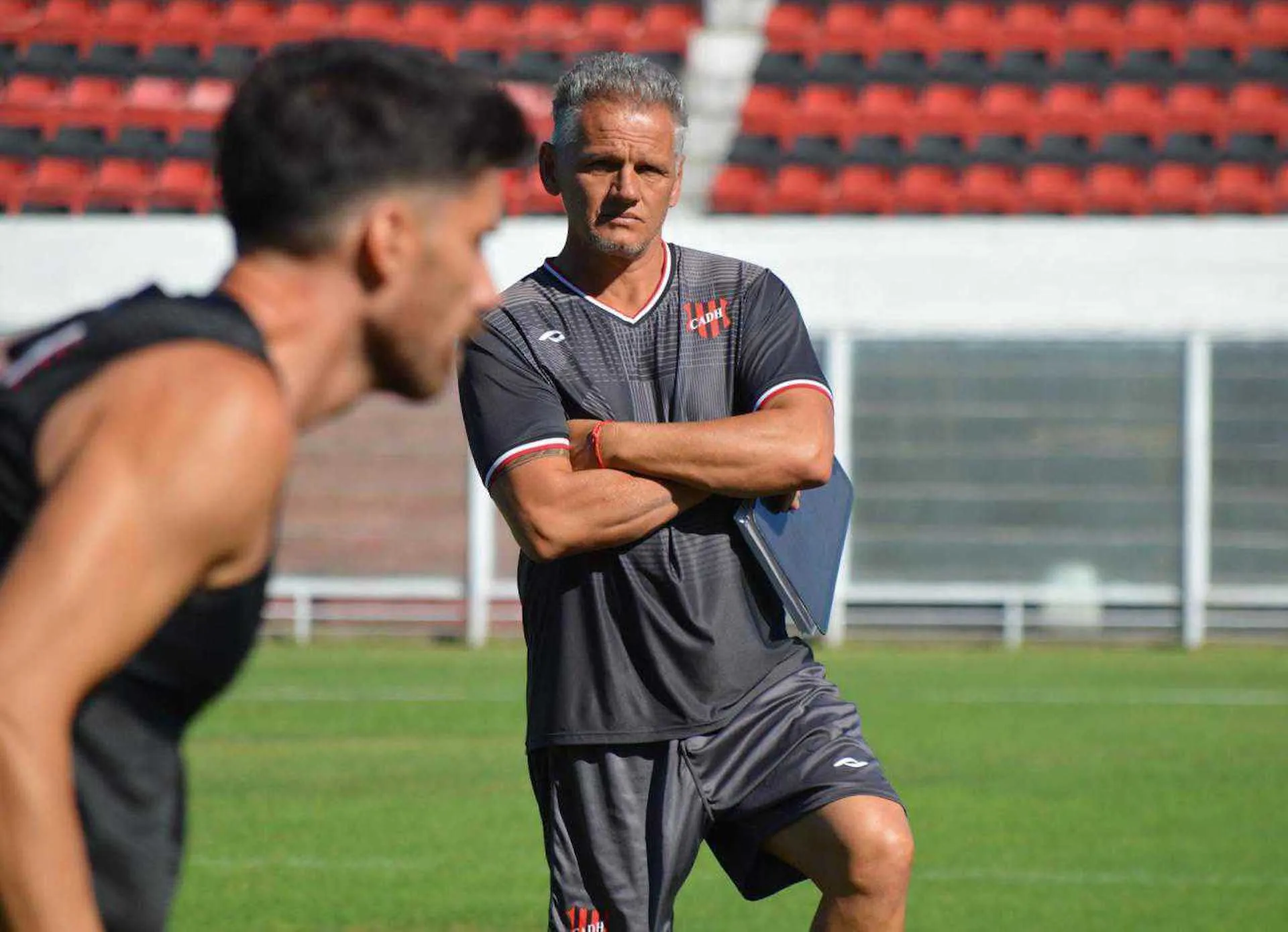 Sebastián Cejas ahora se desempeña como entrenador de Douglas Haig