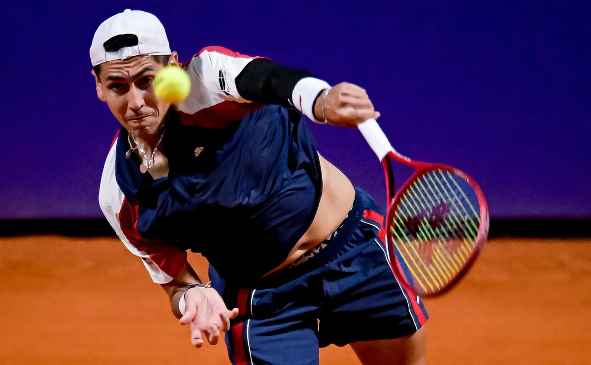 Alejandro Tabilo avanza a semifinales del ATP de Río tras maratónica victoria Alejandro Tabilo avanza a semifinales del ATP de Río tras maratónica victoria