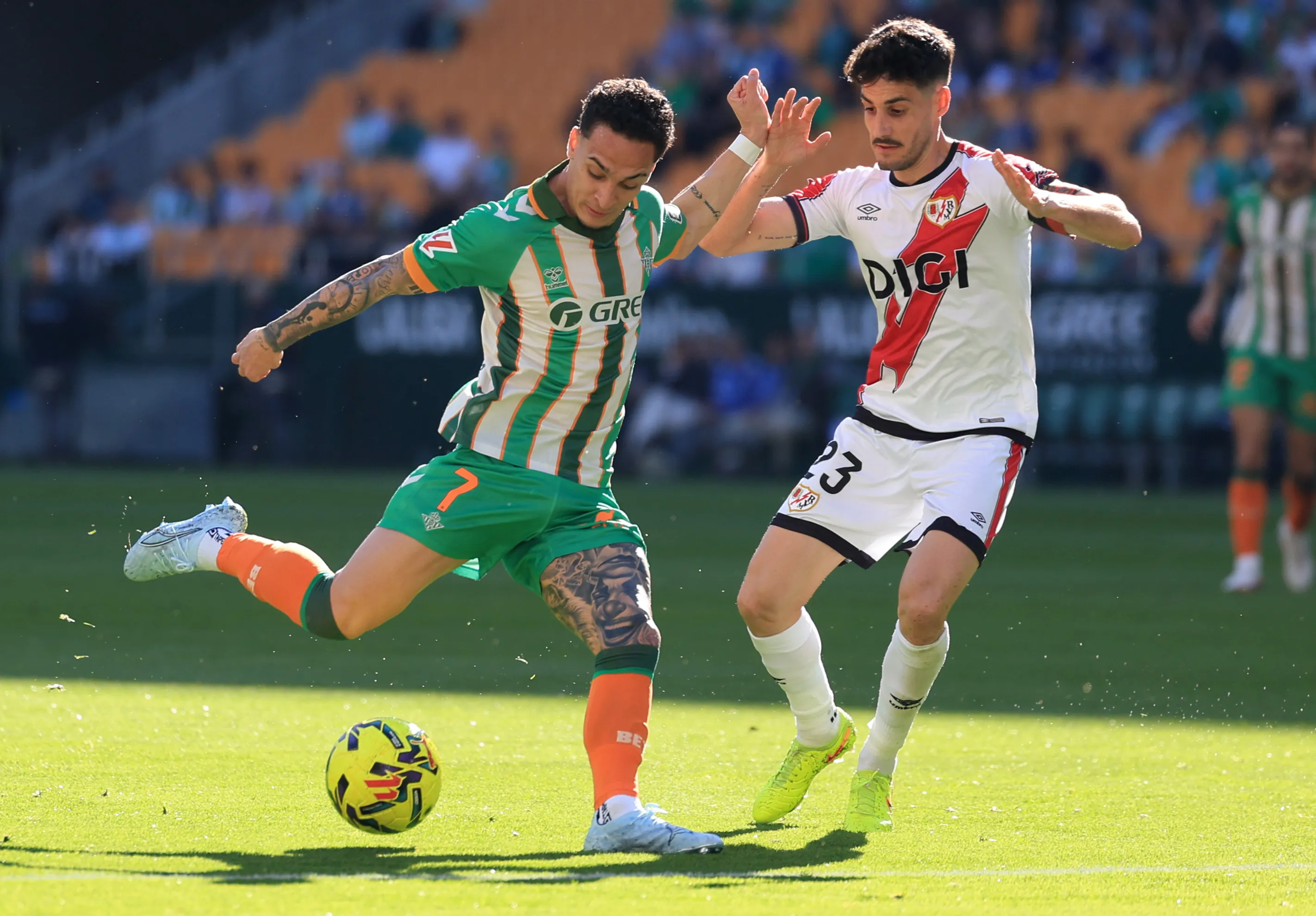 Antony no pudo marcar para Betis. (Photo by Fran Santiago/Getty Images)