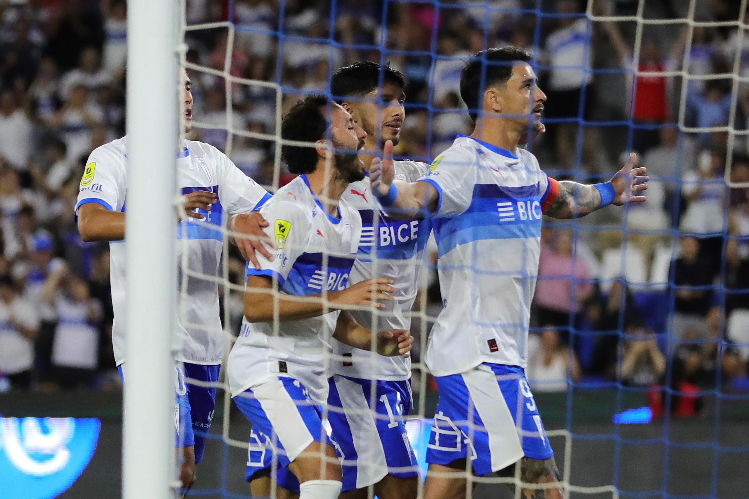 Fernando Zampedri es el corazón de la UC. Foto: Felipe Zanca/Photosport
