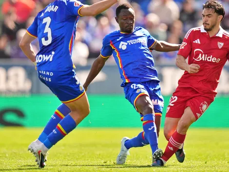 Video: A Gabriel Suazo casi lo rompen en triunfo clave de Sevilla