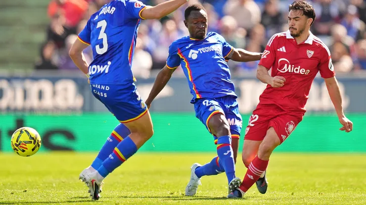 A Gabriel Suazo casi lo quiebran en triunfo del Sevilla ante Getafe.