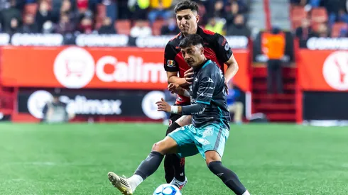 Josué Ovalle pasa de no debutar en Colo Colo a hacer goles en México.