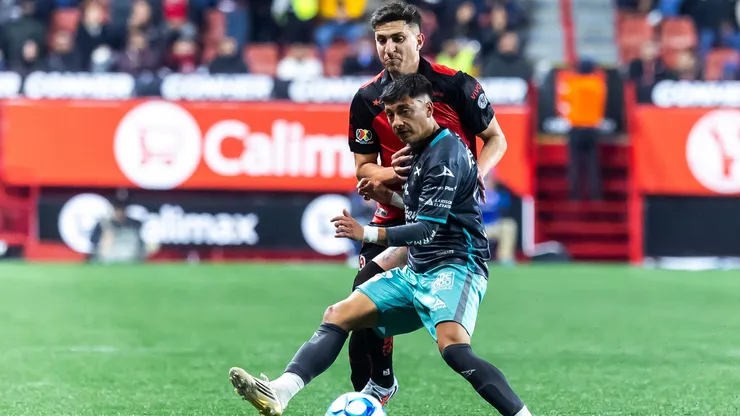 Josué Ovalle pasa de no debutar en Colo Colo a hacer goles en México.