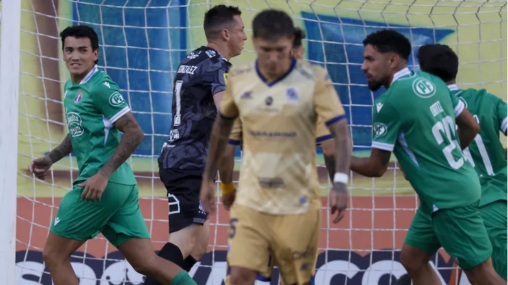 Audax ganó con dos penales y un gol anulado a Everton.