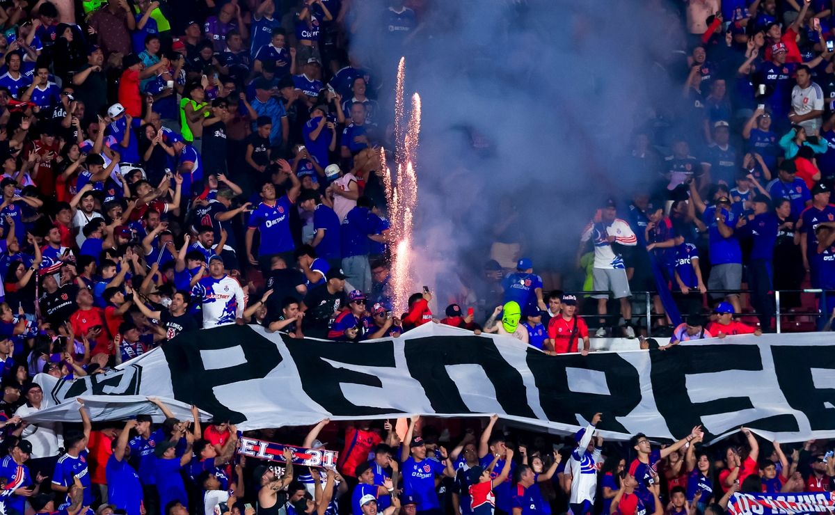 No aprenden más: Hinchas de la U provocan nuevos incidentes y arriesga nuevo castigo