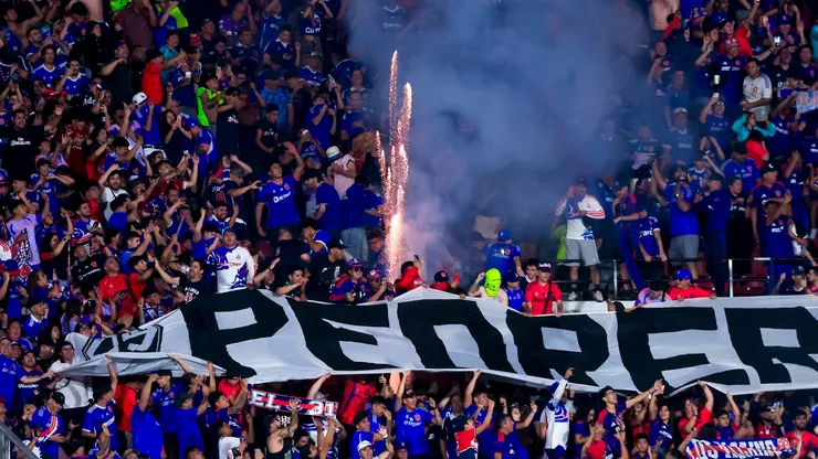 Hinchas de la U vuelven a protagonizar incidentes en Ñuñoa.