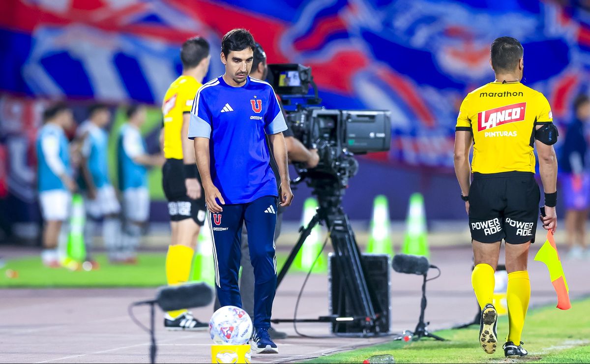 Piden que la U despida de inmediato a Francisco Meneghini y no dirija con Colo Colo: “Un técnico…”