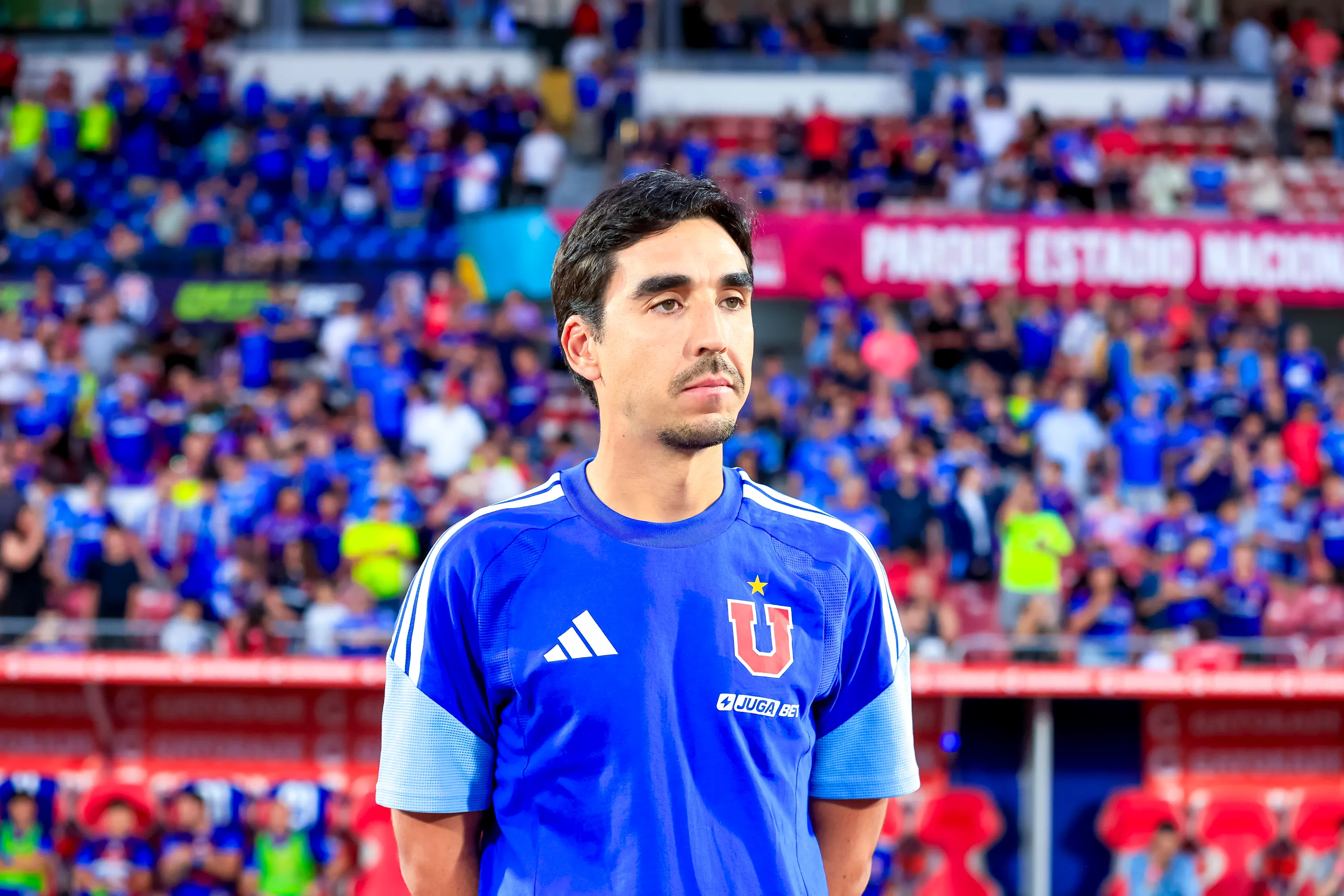 Francisco Meneghini está muy cuestionado en la U. Foto: Pepe Alvujar/Photosport