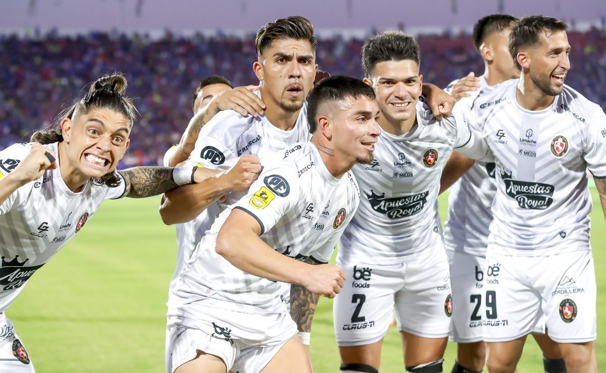 Joaquín Montecinos se lava las manos por lesión de Lucas Assadi antes del Superclásico: “No sentí…”