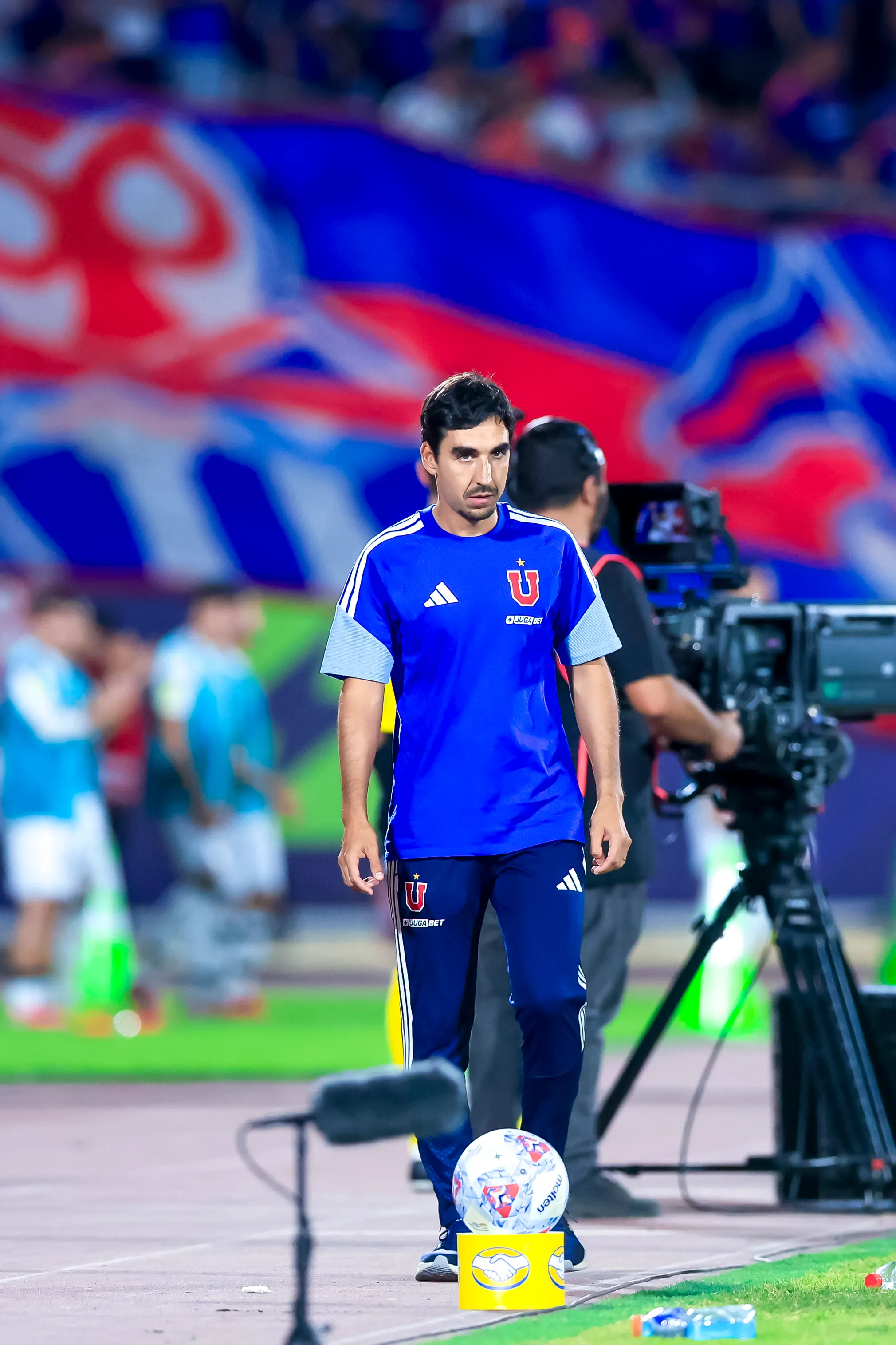 Francisco Meneghini es cuestionado. Foto: Pepe Alvujar/Photosport