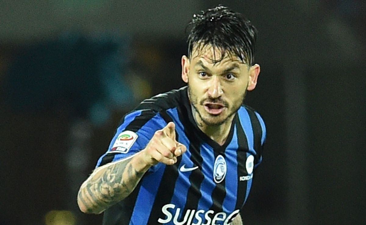 Hinchas de Atalanta le dedican emotivo lienzo a Mauricio Pinilla en apoyo por su mal momento