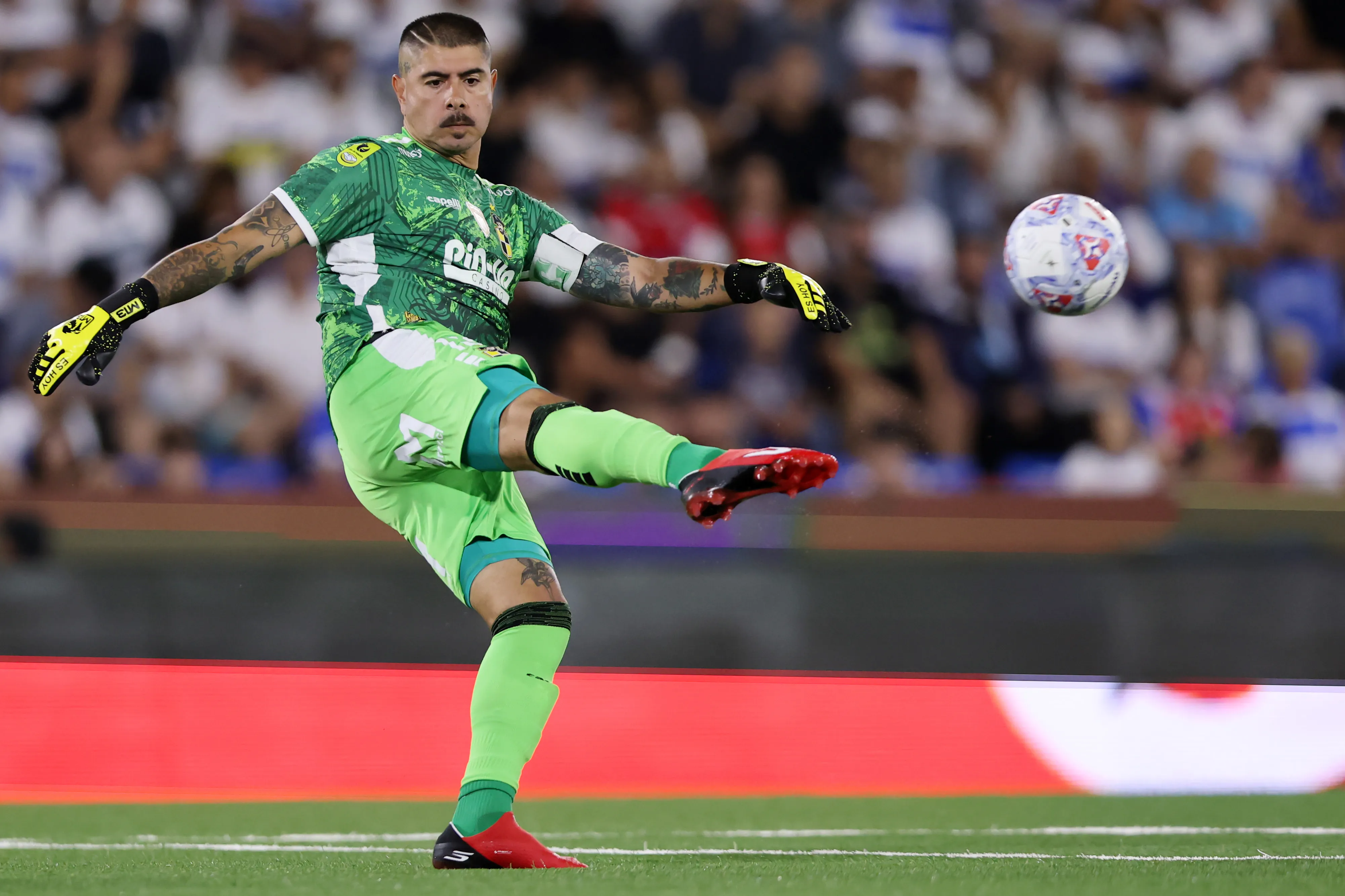 Diego Sánchez provocó aún más a los hinchas de Universidad Católica. Foto: Photosport.