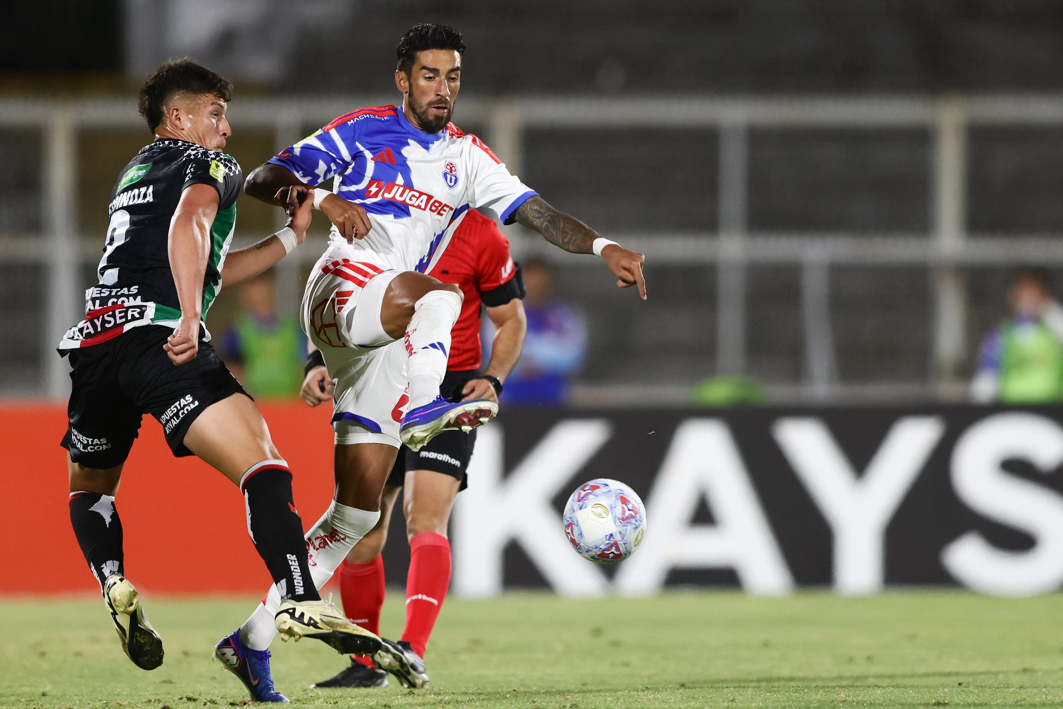 Juan Martín Lucero sigue sin marcar en la U. Foto: Felipe Zanca/Photosport