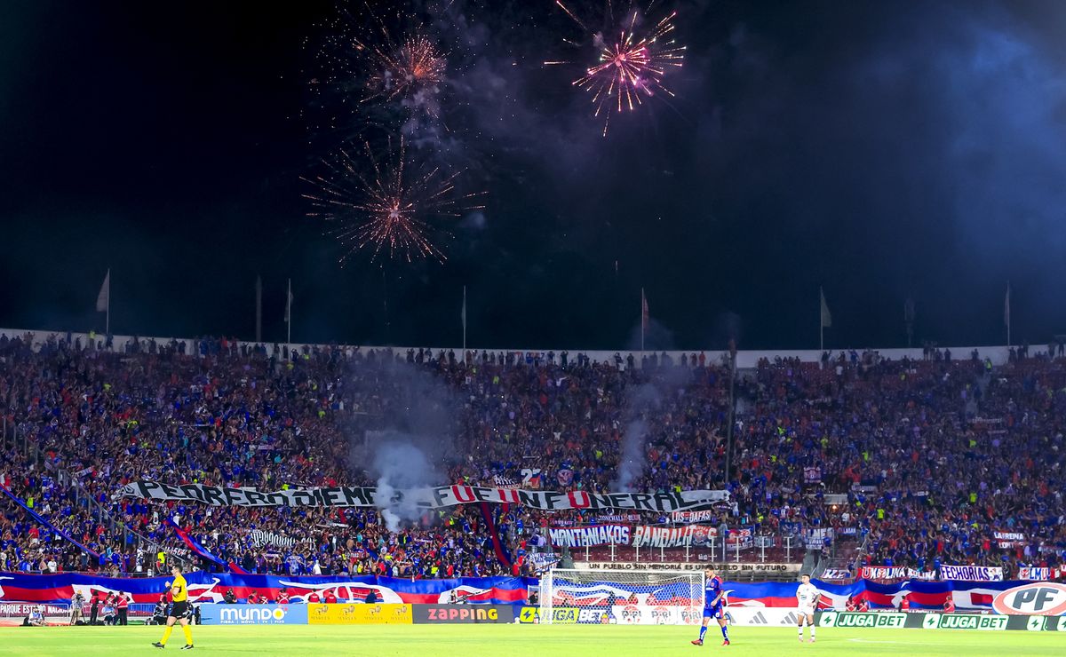 U de Chile sufre el duro informe del árbitro: barristas vuelven a perjudicar al hincha azul