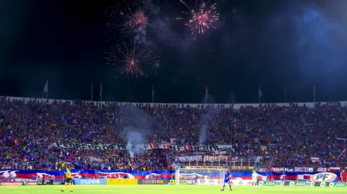 Duro informe de árbitro Véjar contra la U por los fuegos artificiales.