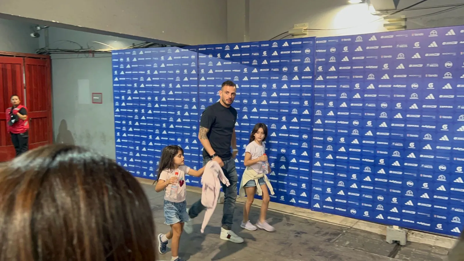 Octavio Rivero fue con sus hijas a ver a la U vs Limache. Foto: Redgol.