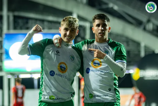 Jason Flores le da el mérito de su gol al gran pase de Salvador Negrete. (Foto: @DPMChile).