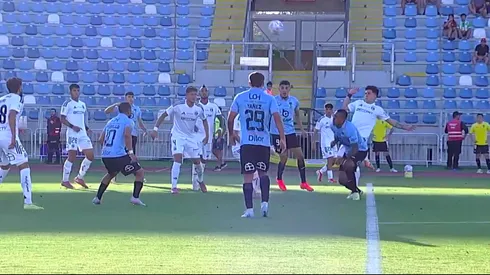 La polémica jugada fue revisada por el VAR y evitó el penal de O'Higgins