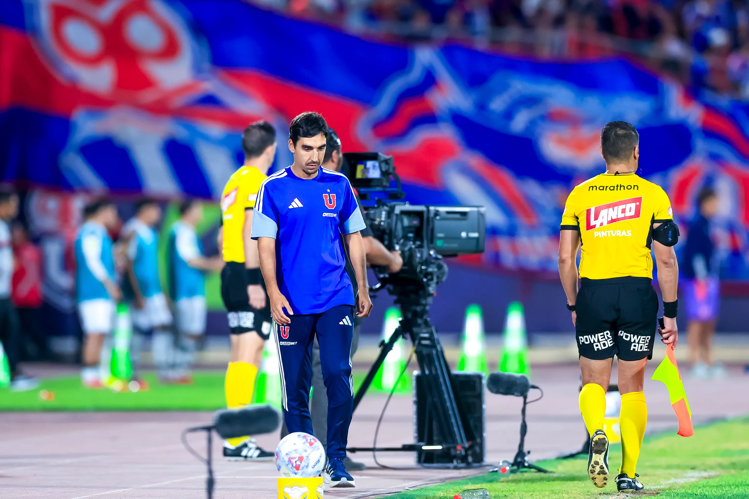 Más allá de lo deportivo, Paqui también se juega la billetera de la U. Foto: Pepe Alvujar/Photosport