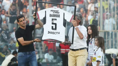 Barroso y uno de los homenajes recibidos en Colo Colo.
