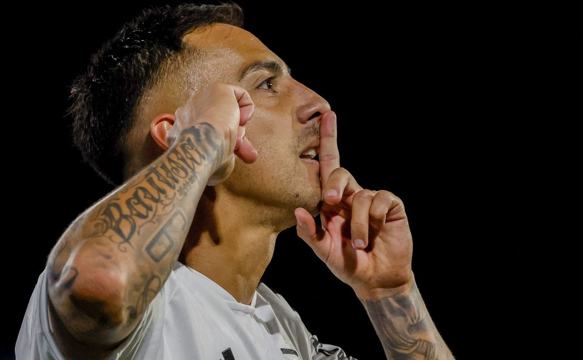 “Llamó la atención el…”: el intenso regreso a las prácticas de Javier Correa en Colo Colo