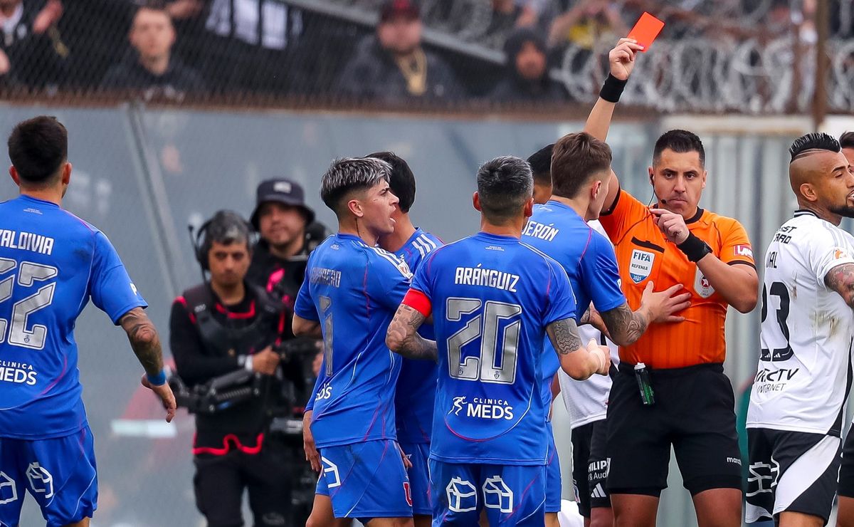 ¿Una tocada de oreja? La jugada de U de Chile para el Superclásico que no funcionó