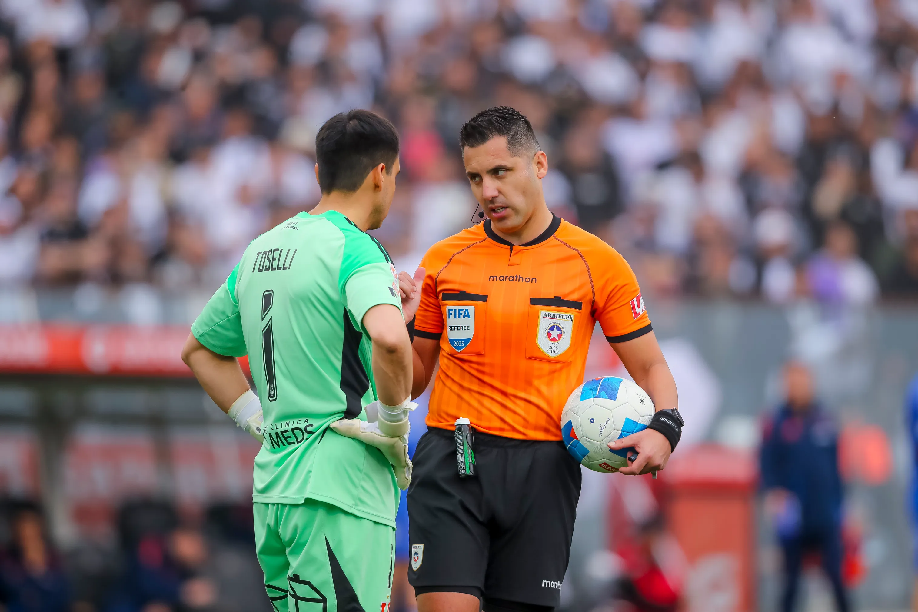 La U  tiene en la mira a Cristian Garay. Foto: Pepe Alvujar/Photosport