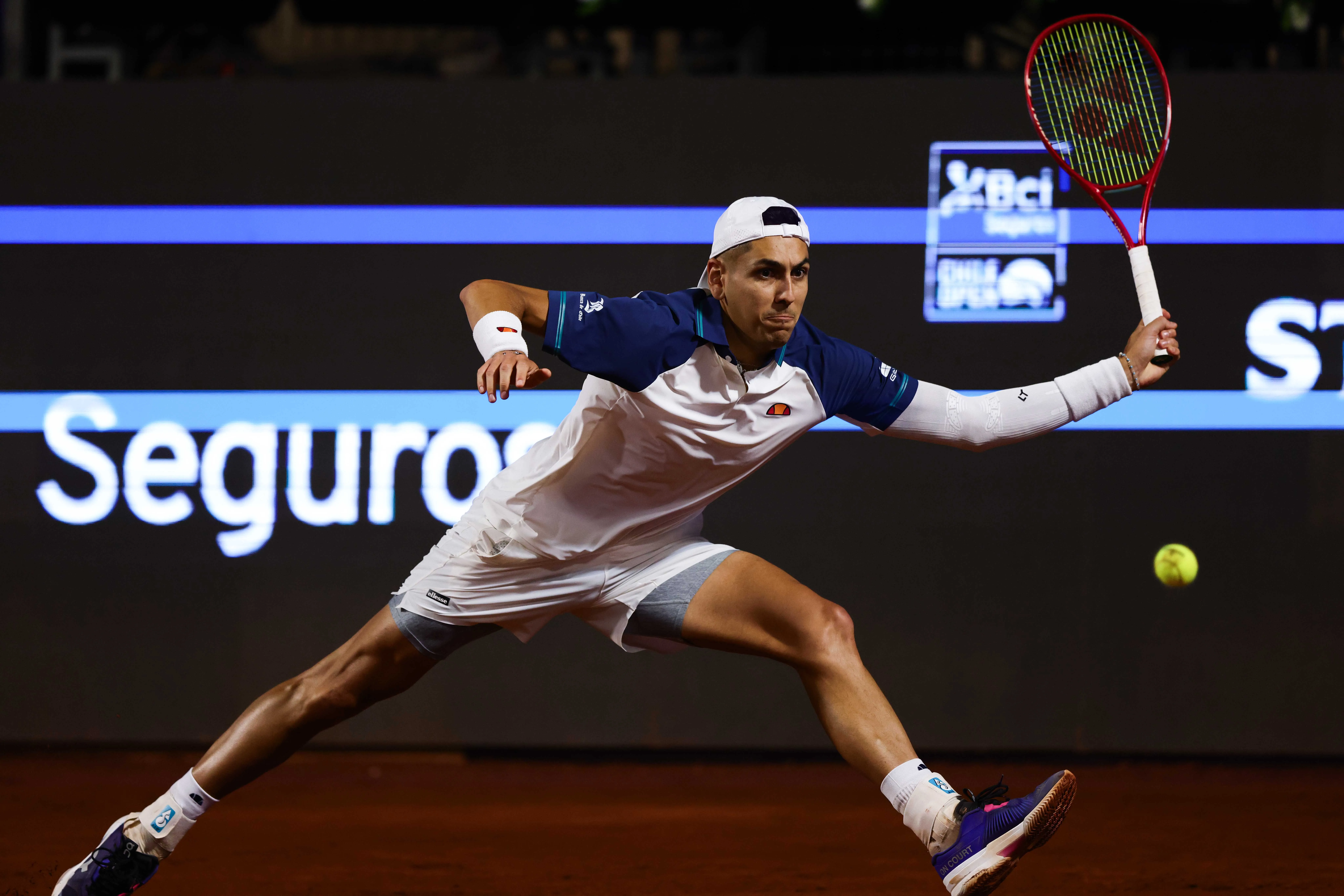 Alejandro Tabilo venció en sets corridos a Tomás Barrios. Foto: Felipe Zanca/Photosport