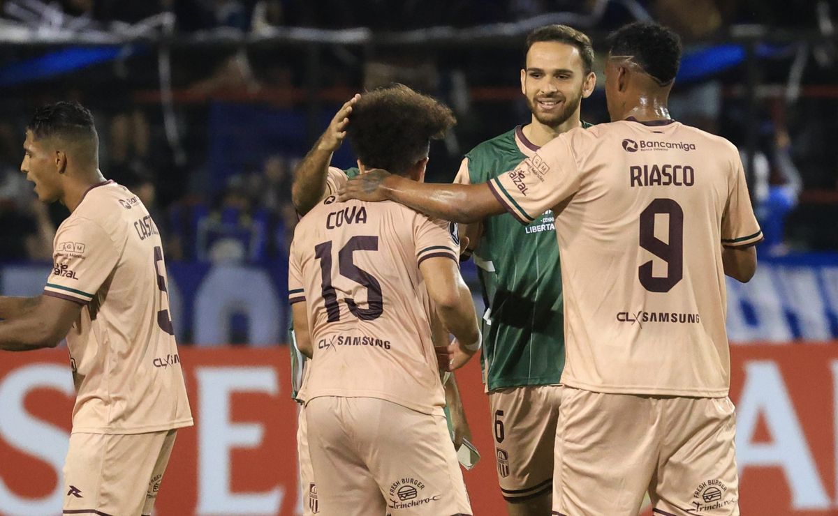 Delantero de Carabobo tras vencer a Huachipato en la Copa Libertadores: “Nos dijeron muertos de hambre, pero el venezolano es muy…”
