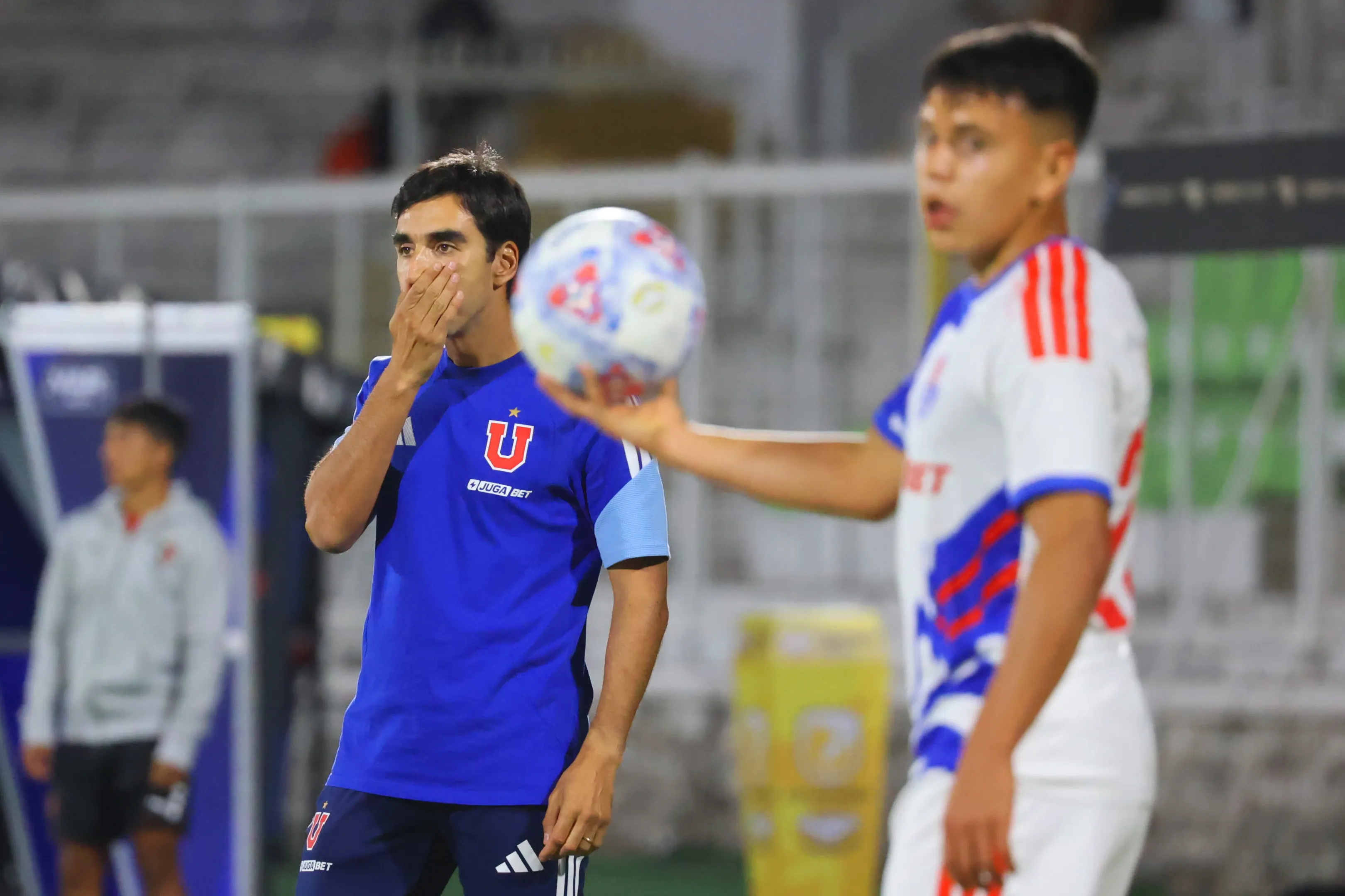 Zaldivia niega haber criticado los cambios de Meneghini en la U.