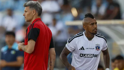Fernando Ortiz probó una formación sin Arturo Vidal en Colo Colo.