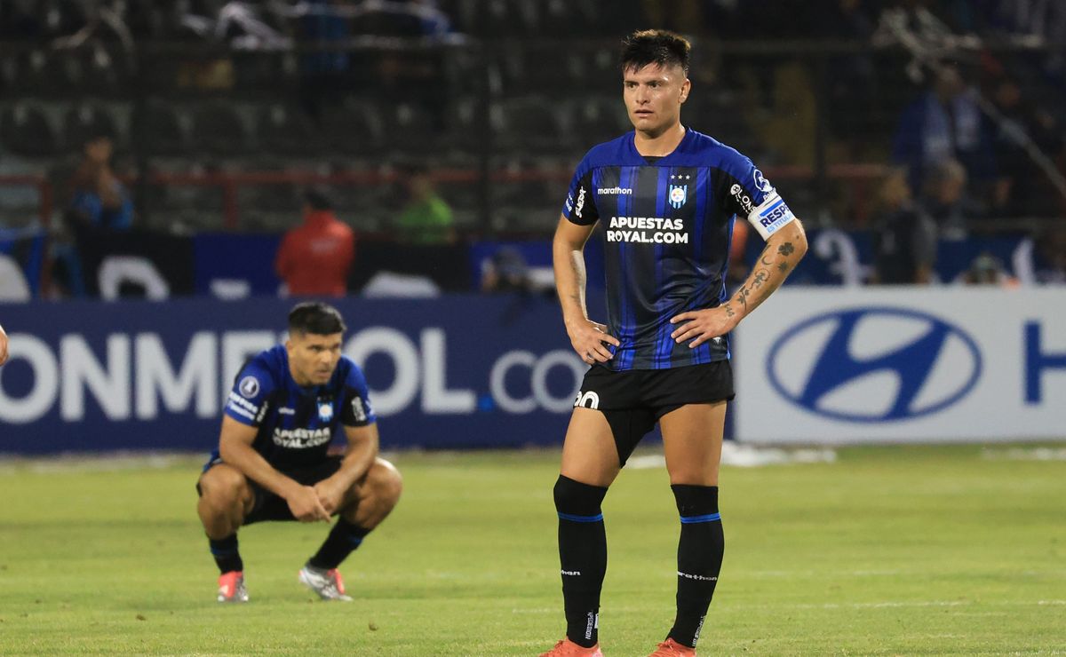 Revelan al verdadero culpable de la eliminación de Huachipato de Copa Libertadores: “No se aguantó ni siquiera una semana”