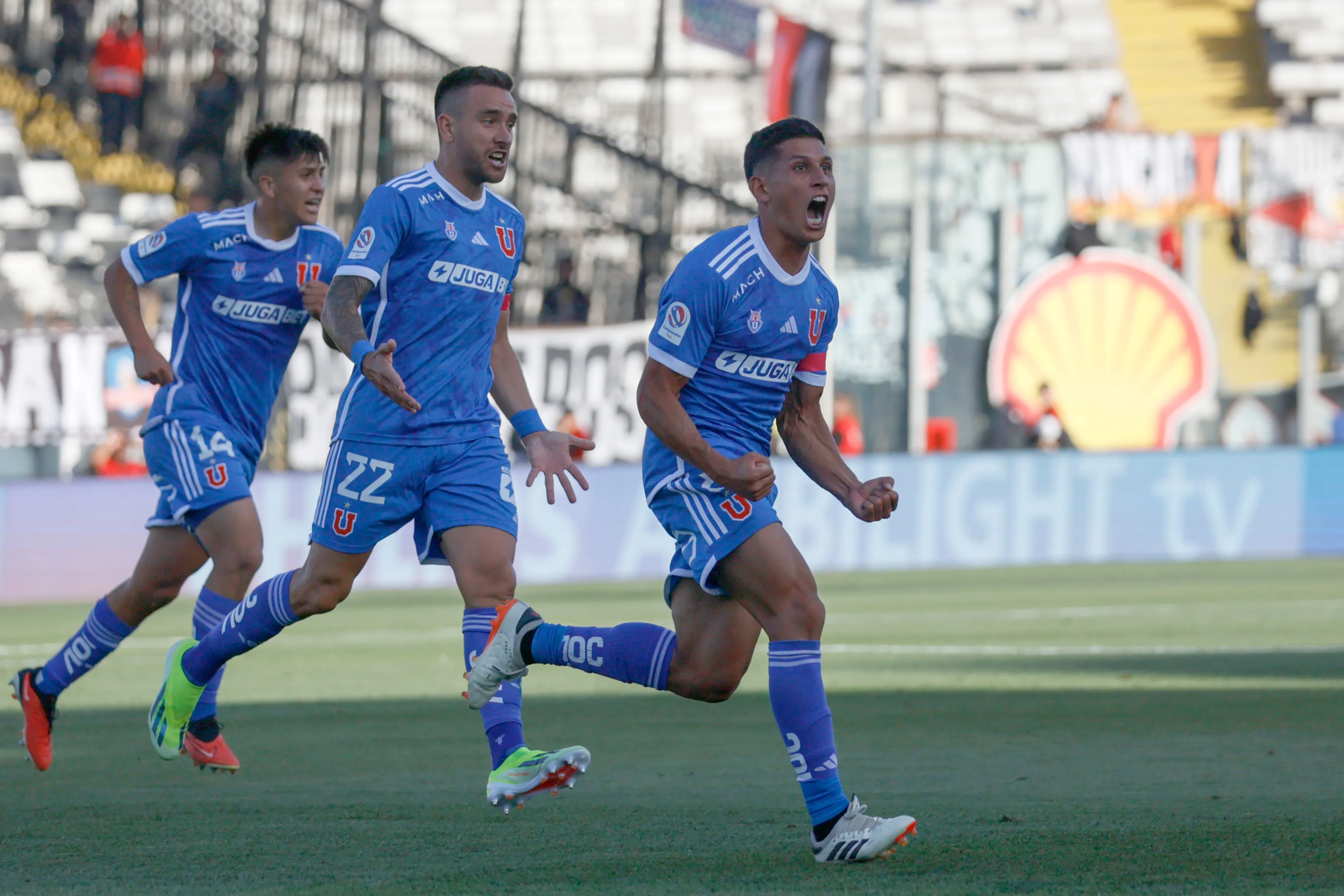 Para Johnny Herrera el reemplazante de Assadi debe ser Poblete. Foto: Dragomir Yankovic/Photosport
