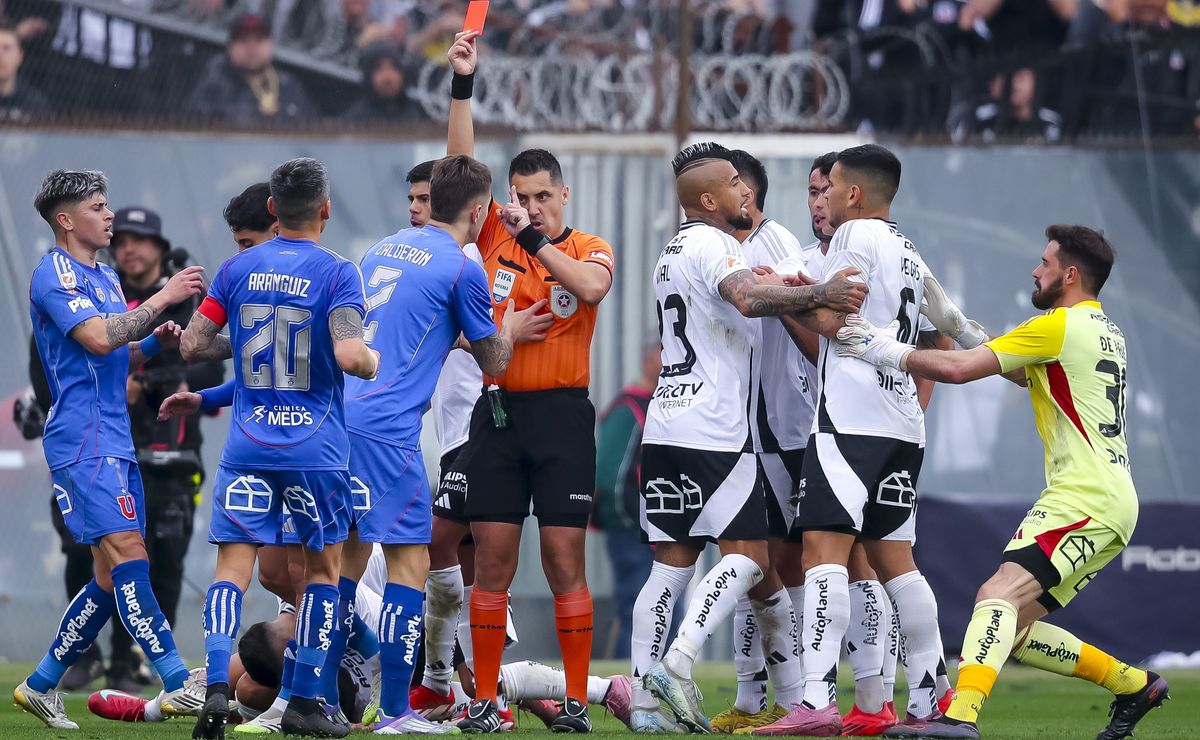 Además del árbitro: Confirman los jueces del VAR para el Superclásico entre Colo Colo y la U