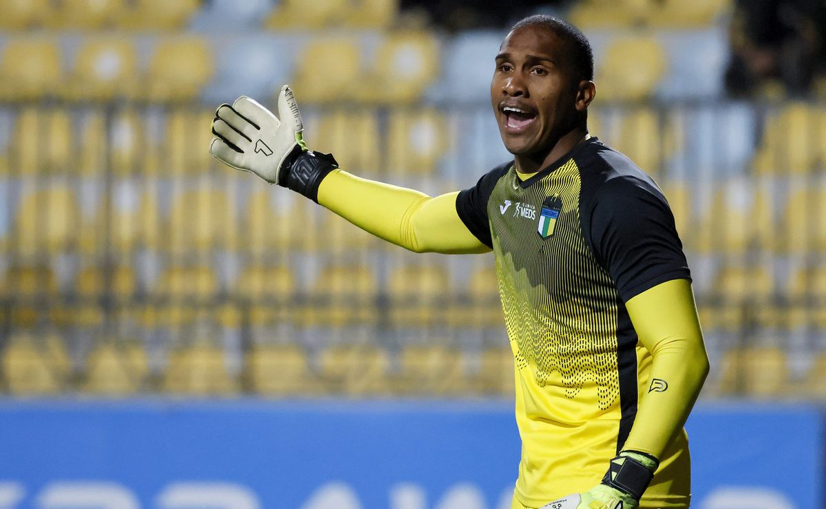 Experto en penales se rinde ante Omar Carabalí: “Es un muy buen atajador…”