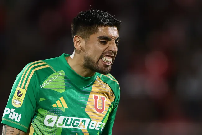 Gabriel Castellón llega al Superclásico ante Colo Colo viviendo sus días más duros en la U. Foto: Photosport.