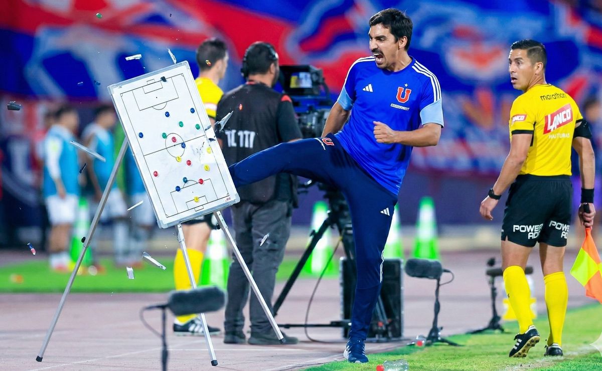 Francisco Meneghini patea el tablero: fuertes cambios en la formación de la U frente a Colo Colo