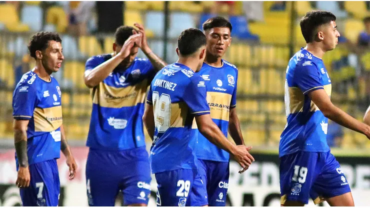 Everton debe dar con un DT que saque al equipo del fango.