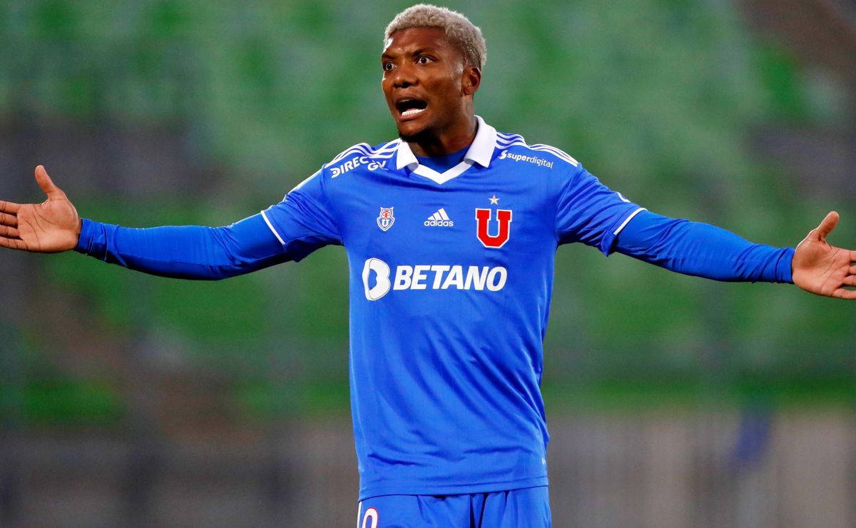 Junior Fernandes quiere retirarse en U de Chile y lanza crudo aviso en plena crisis