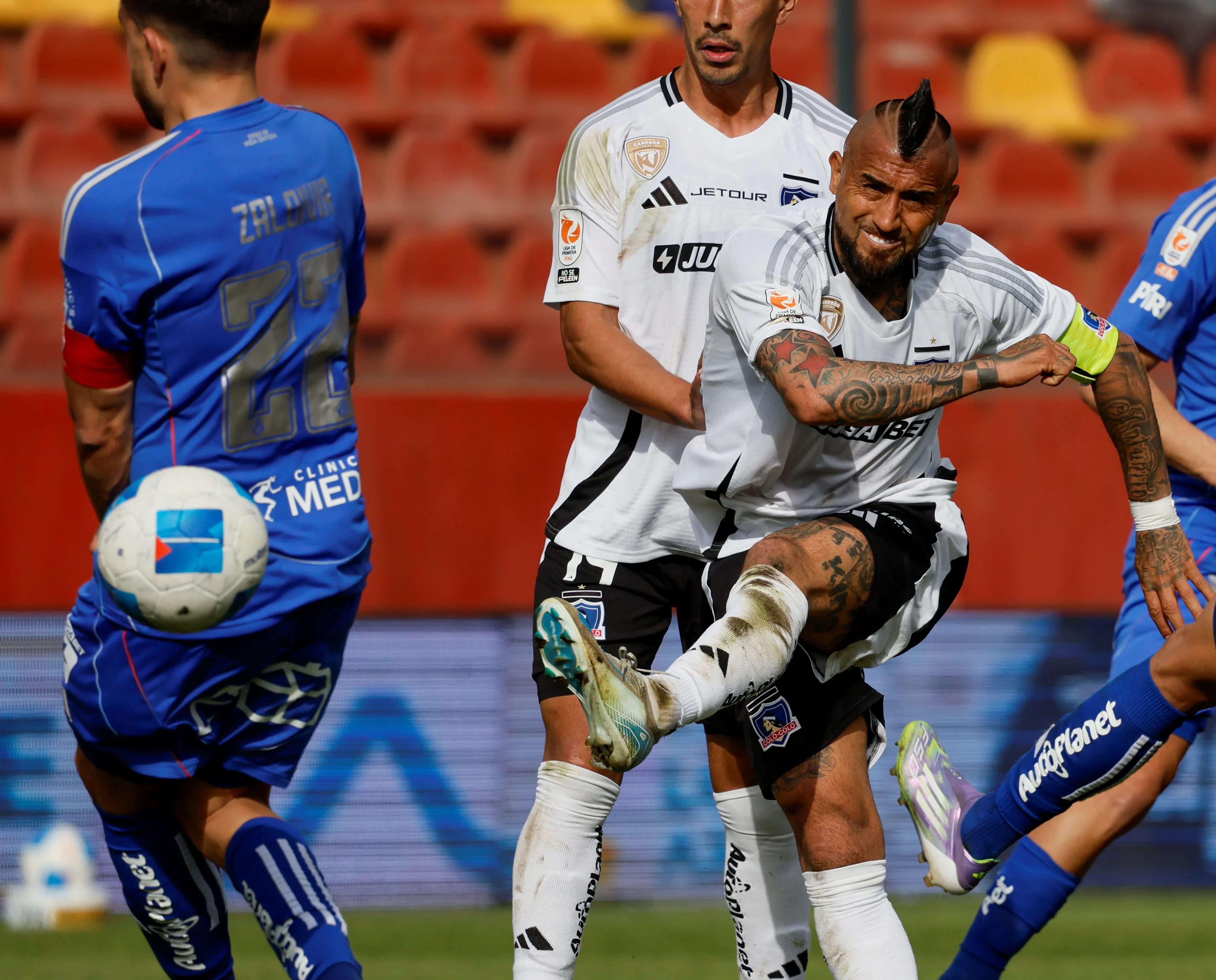 Arturo Vidal quiere cumplir un sueño en el Superclásico: marcarle a la U. Foto: Andres Pina/Photosport